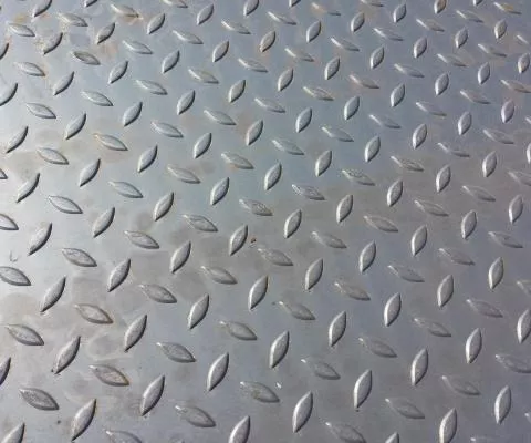 Лист горячекатаный 2,5х1250х2500 рифл.чеч.